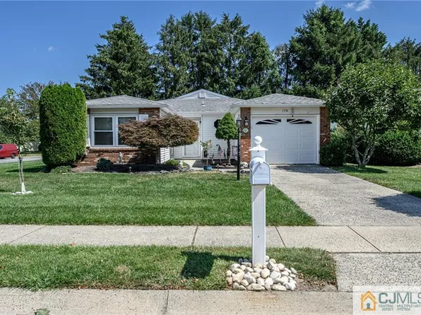176 Lions Head Blvd S, Brick, NJ 08723