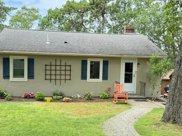 119-119A Lake St, East Falmouth, MA 02536