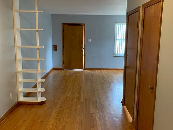 5th image of 5909 Jamieson Ave