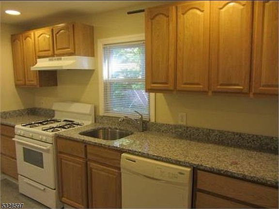 3rd image of 421 Riverside Dr