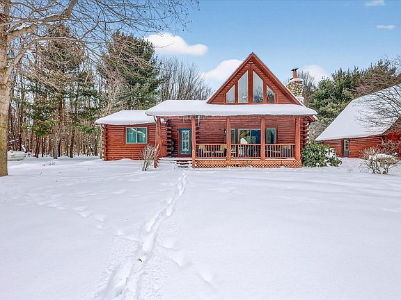 3rd image of 724 Spruce Hollow Dr