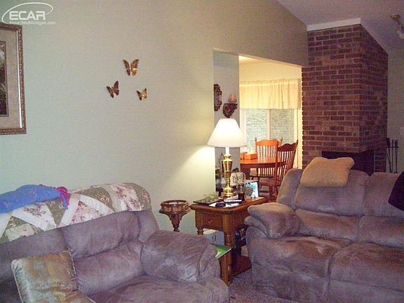 5th image of 1200 Hollyhock Dr