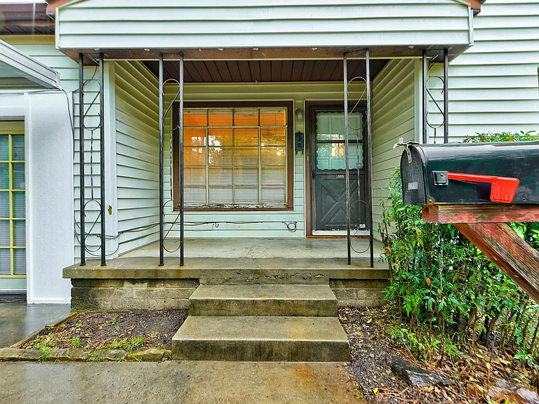 1005 W Eufaula St — Photo 3