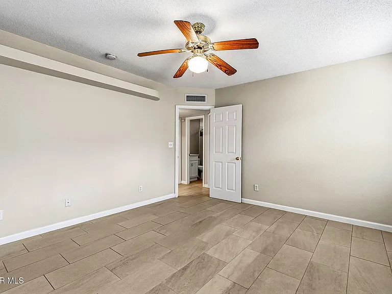 1308 Rose Bud Ln — Photo 12