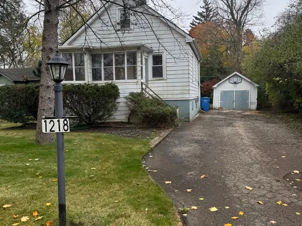 1218 Taylor Ave, Highland Park, IL 60035