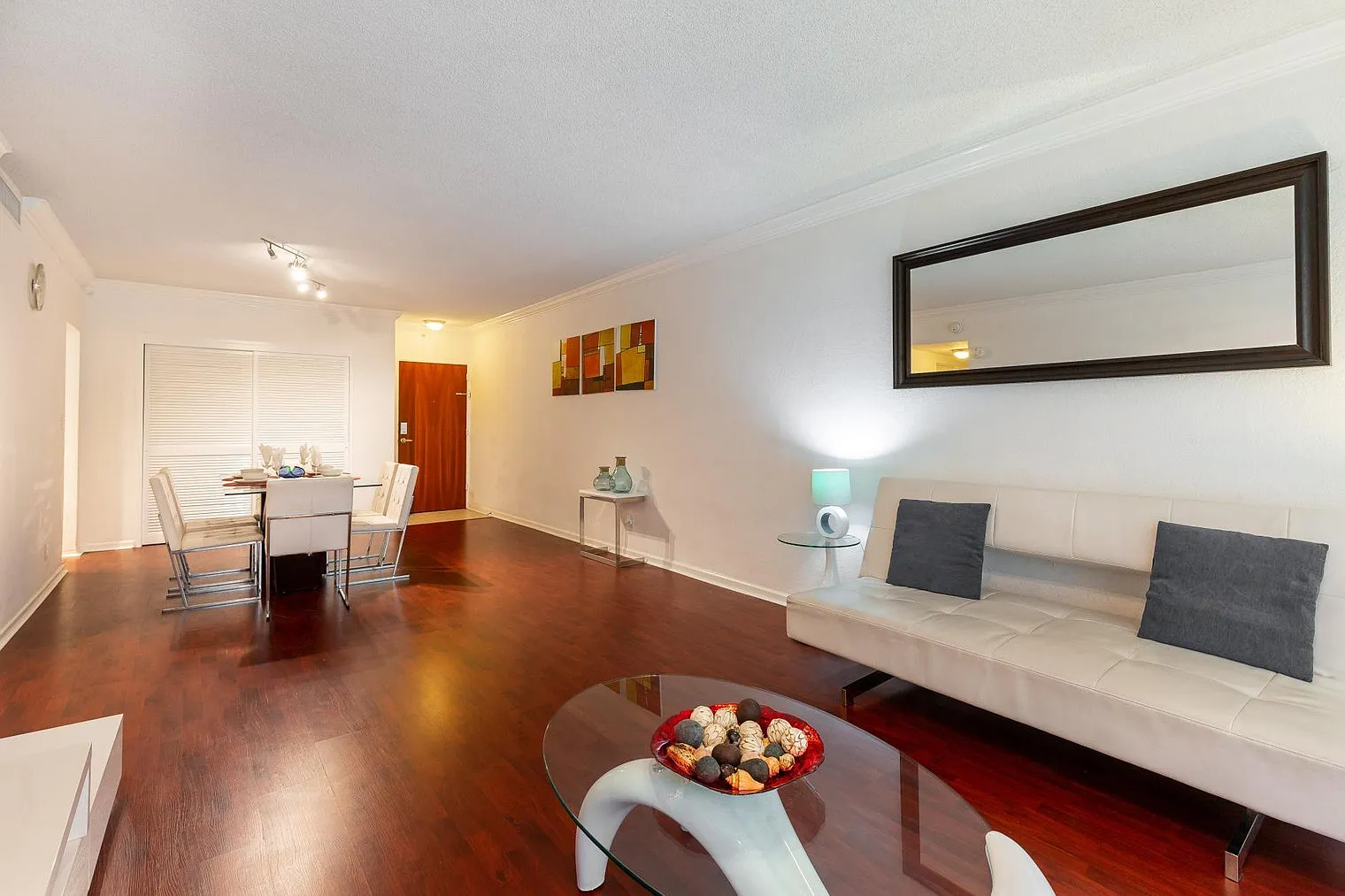 1 bed, 1.0 bath, 871 sqft, $4,285 — Photo 3
