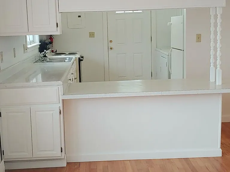 31 Park Villa Ave #B — Photo 10