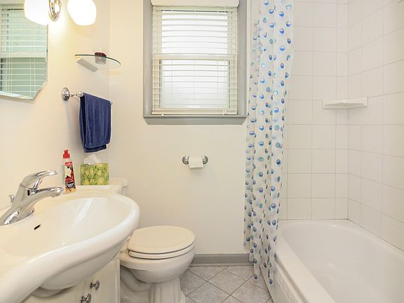 4th image of 2234 Eastview Dr