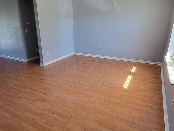3rd image of 7582 SE 11th Ave