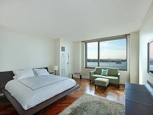 Sold by Sotheby's International Realty | media 14