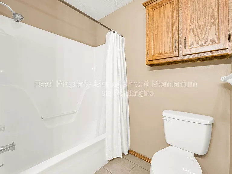 2671 N Cedar Ave — Photo 16
