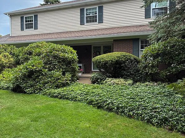 815 Elizabeth Ln, Erie, PA 16505