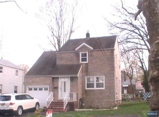 88 Bedford Ave, Teaneck, NJ 07666
