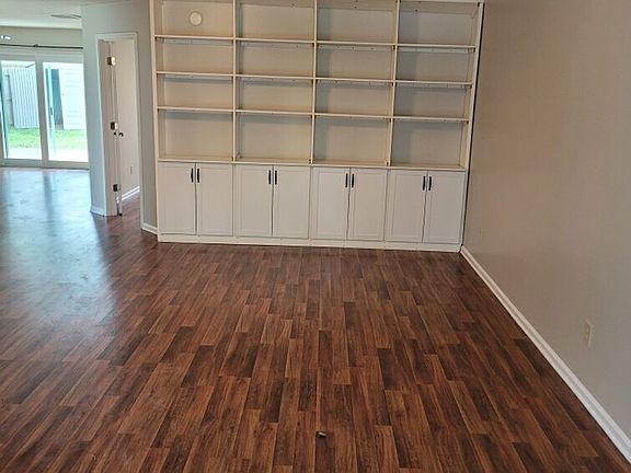 3rd image of 2510 Twin Springs Dr S