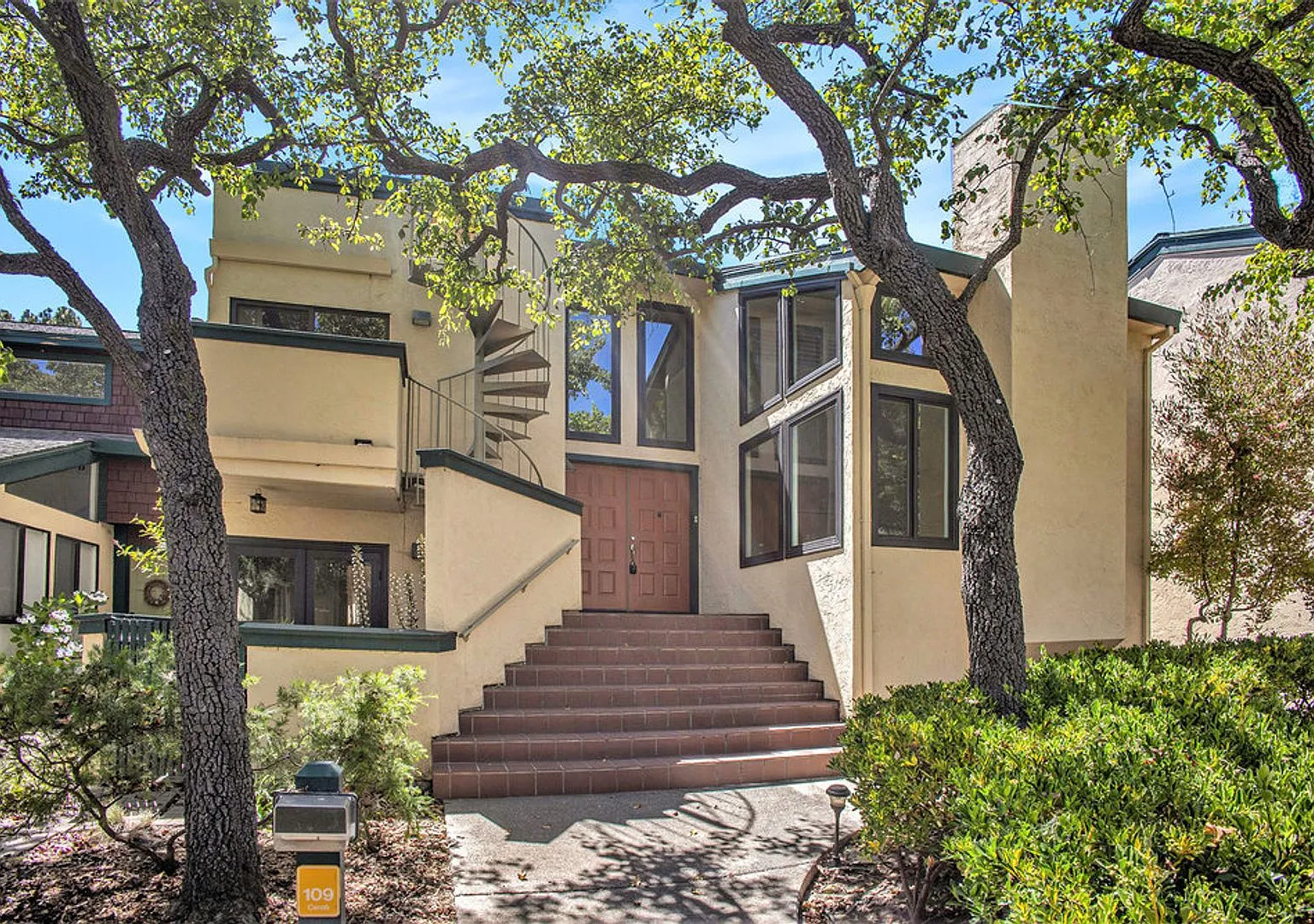 109 Carob Lane - 4++ bedroom | 3.5 bath | Single family home — Photo 1