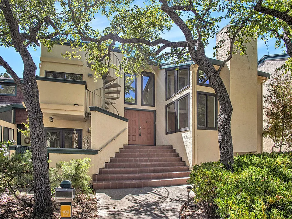 109 Carob Ln