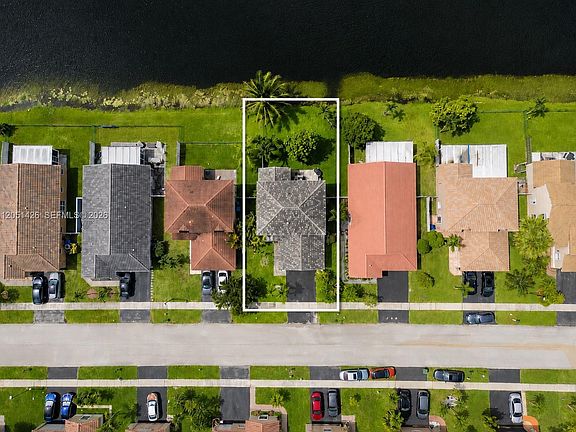 5th image of 18546 NW 22nd St
