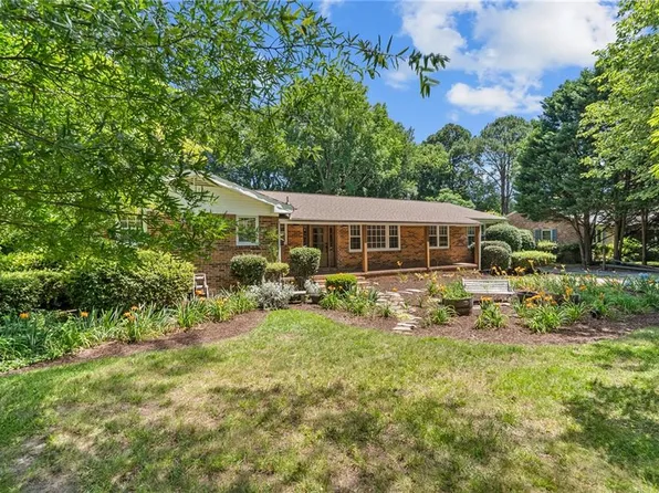 4712 Thoroughgood Dr, Virginia Beach, VA 23455