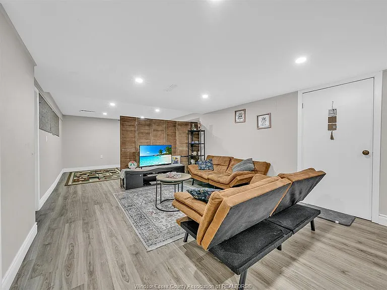2450 McKay Ave — Photo 23