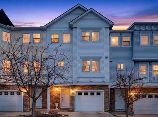 3 W Tucker Cir, Okotoks, AB T1S2J6