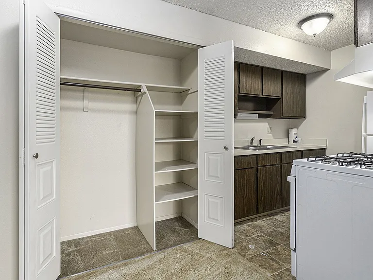 Waverly Park Apartments — Photo 48