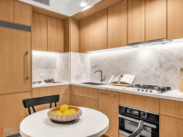 501 Third Avenue 6G image 3 of 5