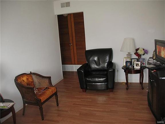 5th image of 285 Saint Eugene Ln