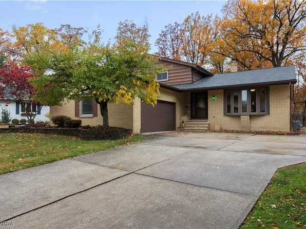 6800 Drexel Dr, Seven Hills, OH 44131