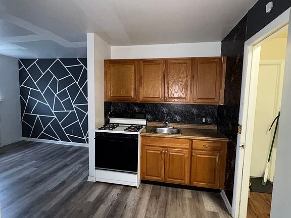 3rd image of 7713 Castor Ave #2F