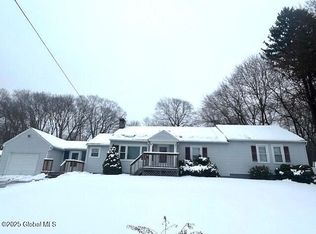 28 Milky Way Rd, Troy, NY 12182