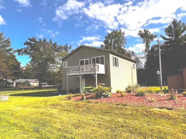 6489 Swallow Dr, Harrison, MI 48625