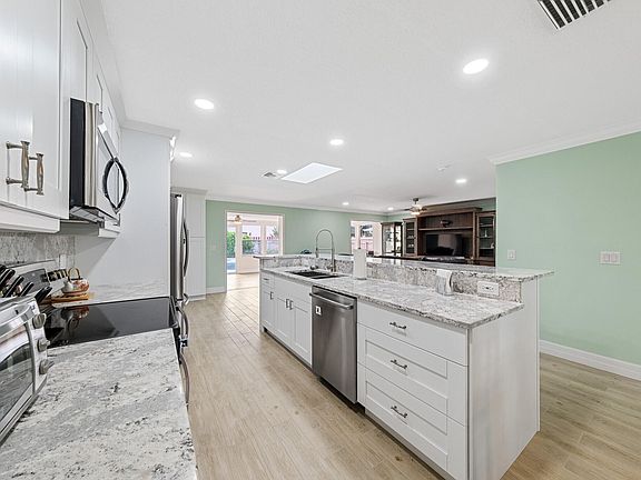 5th image of 735 Atlantic Dr