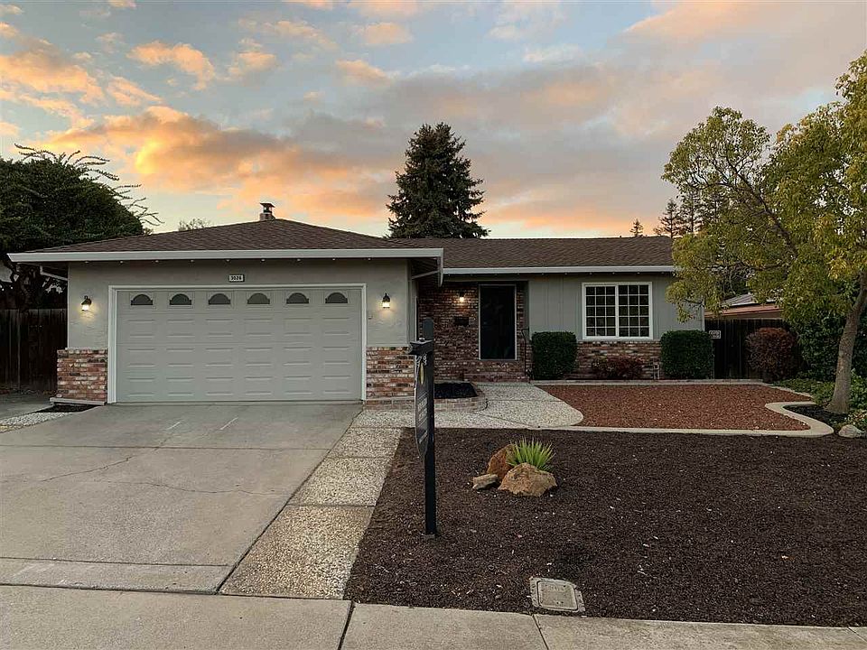 1st image of 3026 N Francisco Way