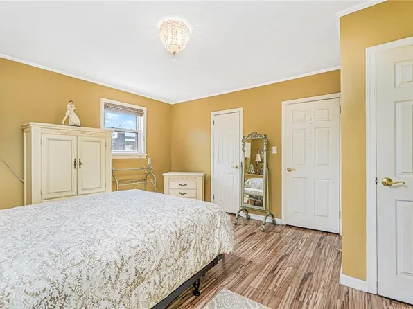 326 Bay 14th Street image 15 of 36