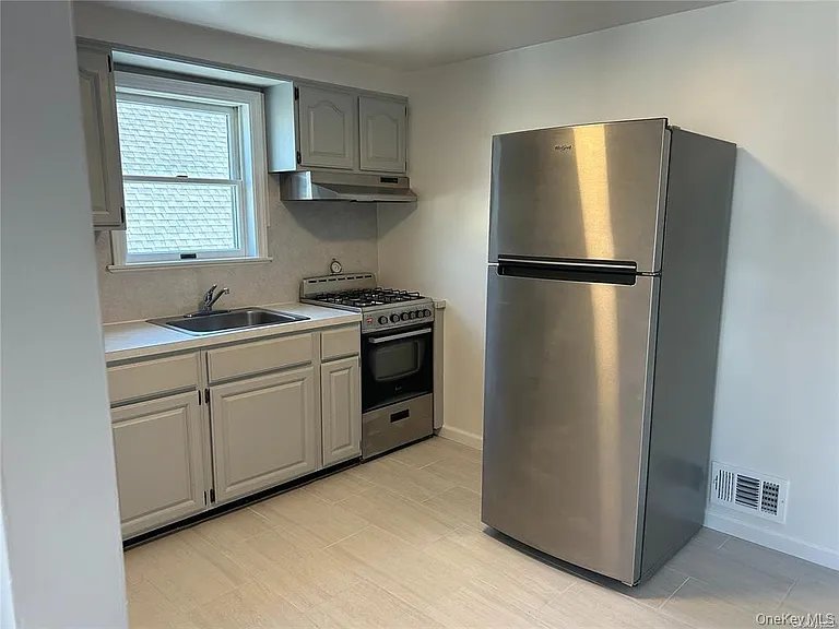 318 E Penn St — Photo 4
