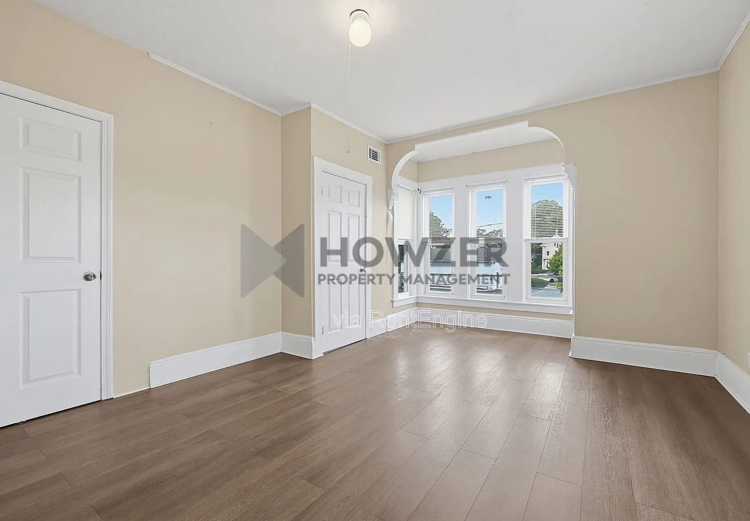5 bed, 2.0 bath, 1400 sqft, $3,400 — Photo 2