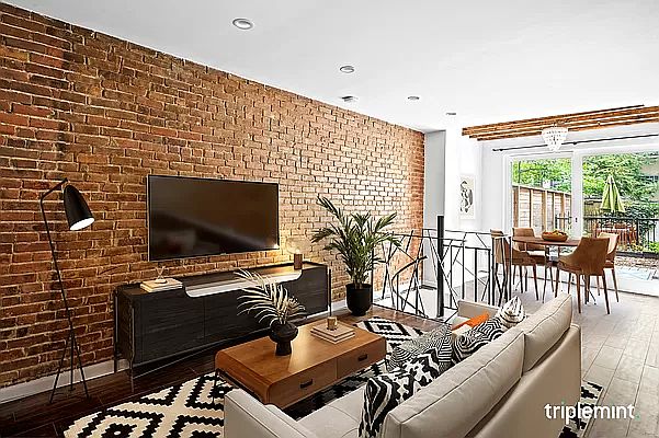 1st image of 154 W 77th St #1R