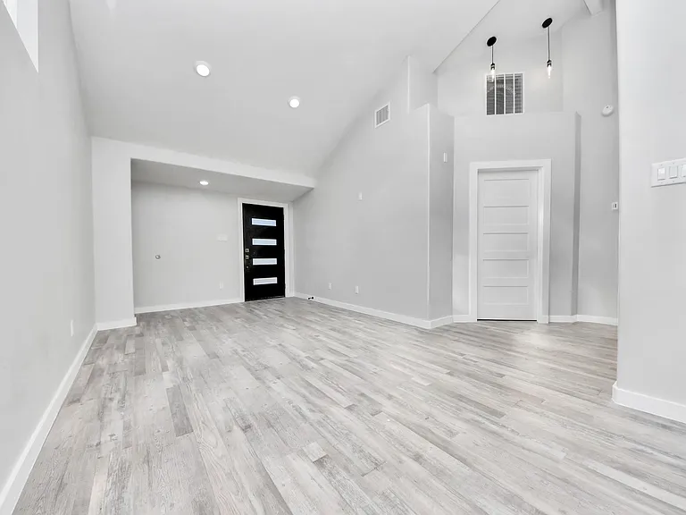 6201 Batterson St — Photo 8