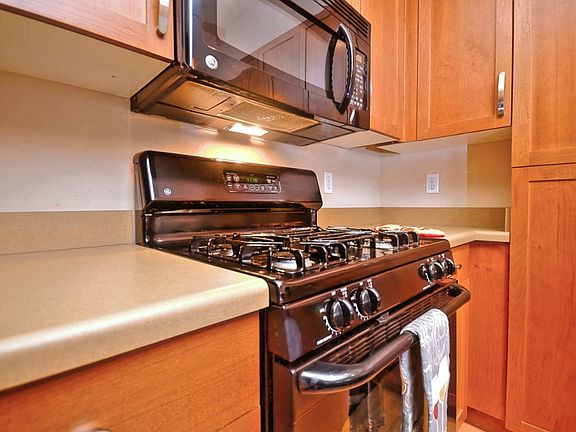 5th image of 2520 NE Park Dr #N313