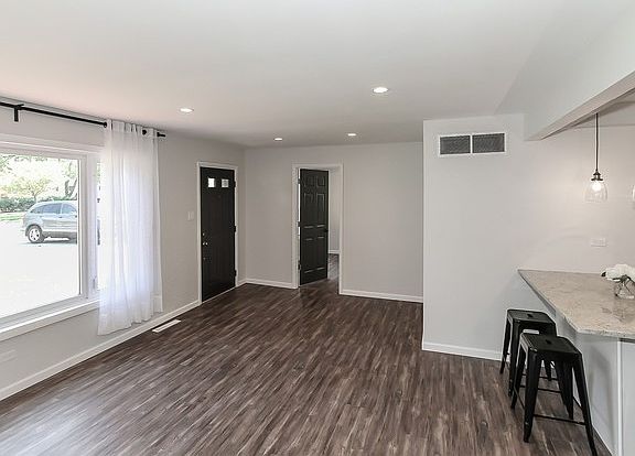 3rd image of 1460 S Highland Ave