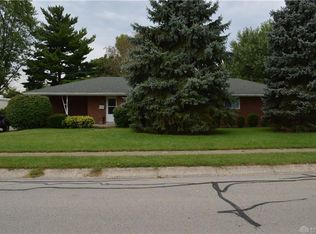 136 E Bonomo Dr, Fairborn, OH 45324