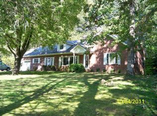 18 Pine St, Spruce Pine, NC 28777