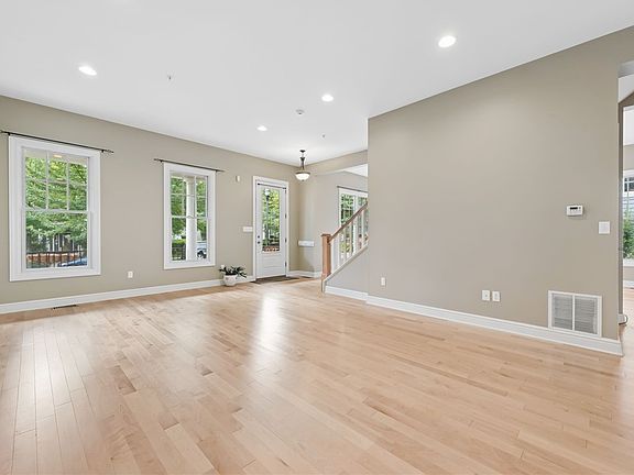 4th image of 1641 Overton Ln