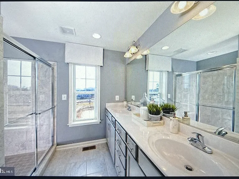 16317 Coolidge Ave — Photo 1