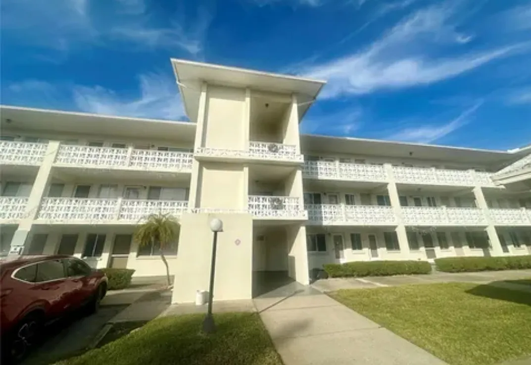 2 bed, 972 sqft, $1,595 — Photo 2