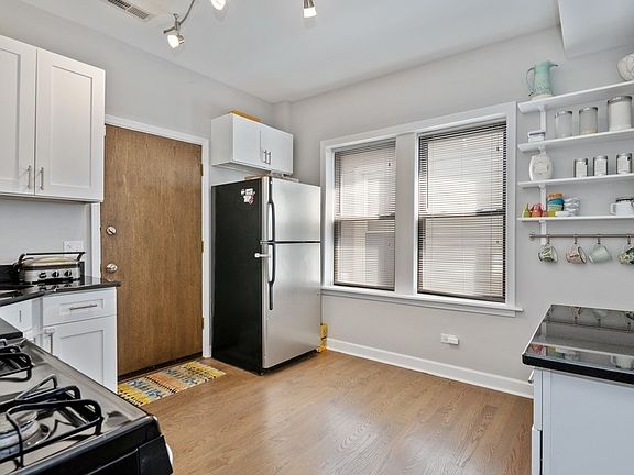 4th image of 2233 N Saint Louis Ave Unit 1