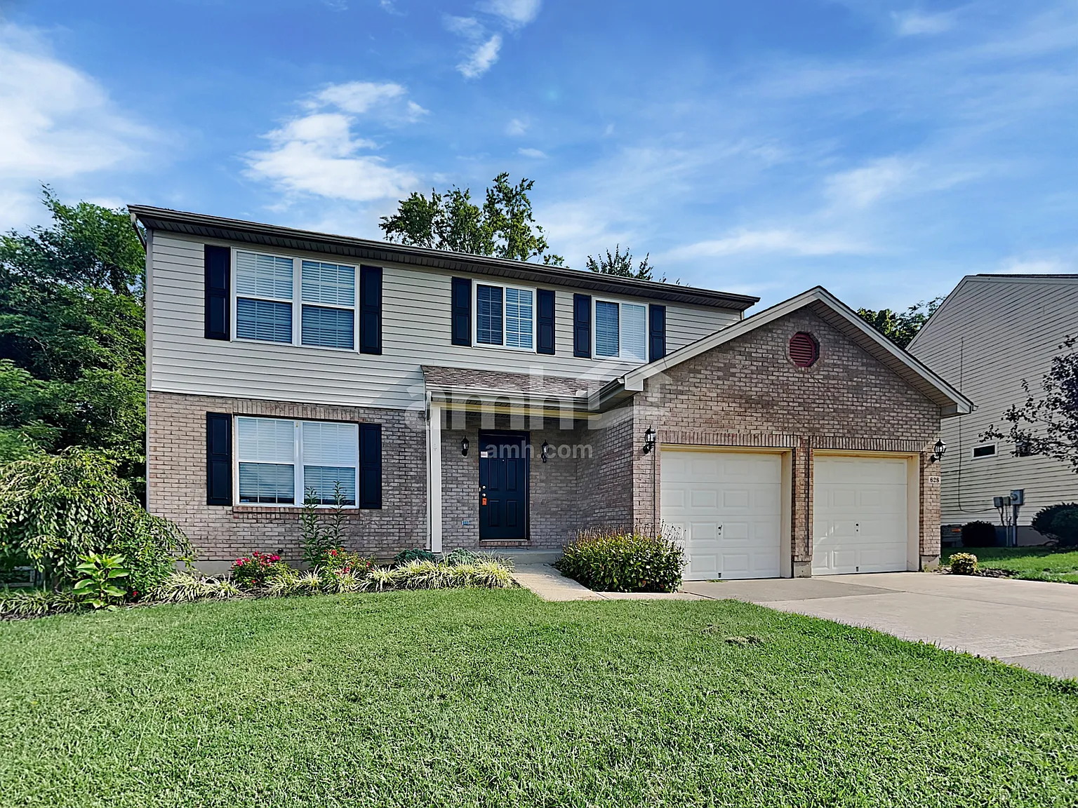3 bed, 3.5 bath, 2412 sqft, $2,600 — Photo 1