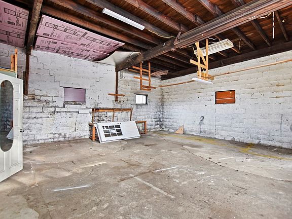 4th image of 685 Pleasant St