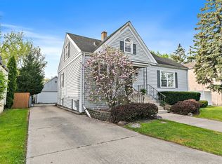 47 Central Ave, Roselle, IL 60172