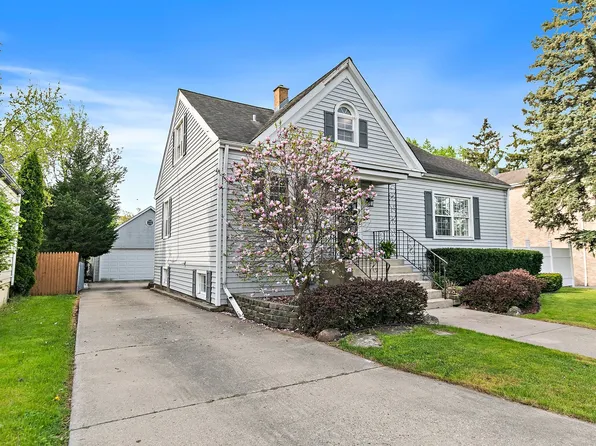 47 Central Ave, Roselle, IL 60172